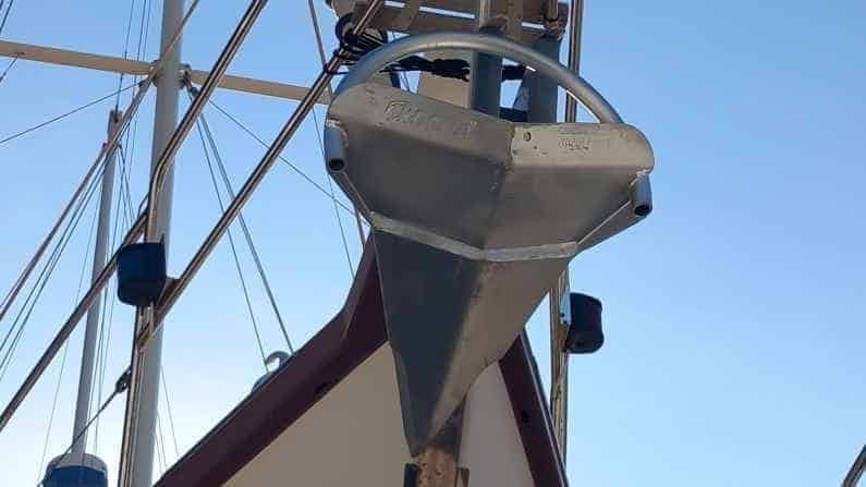 Fitting a Rocna 40 on an Amel Super Maramu